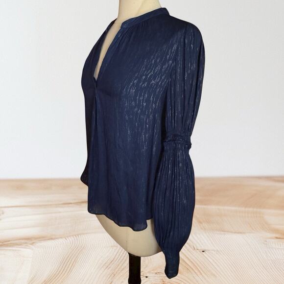 Current Air Navy and Silvery Shimmer Ruffled Sleeve Blouse Top Sz M V Neck HiLo - Picture 7 of 13